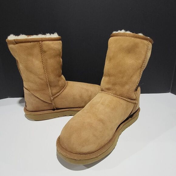 Ugg Short Tan / Caramel Colored Winter Boots - Picture 1 of 13